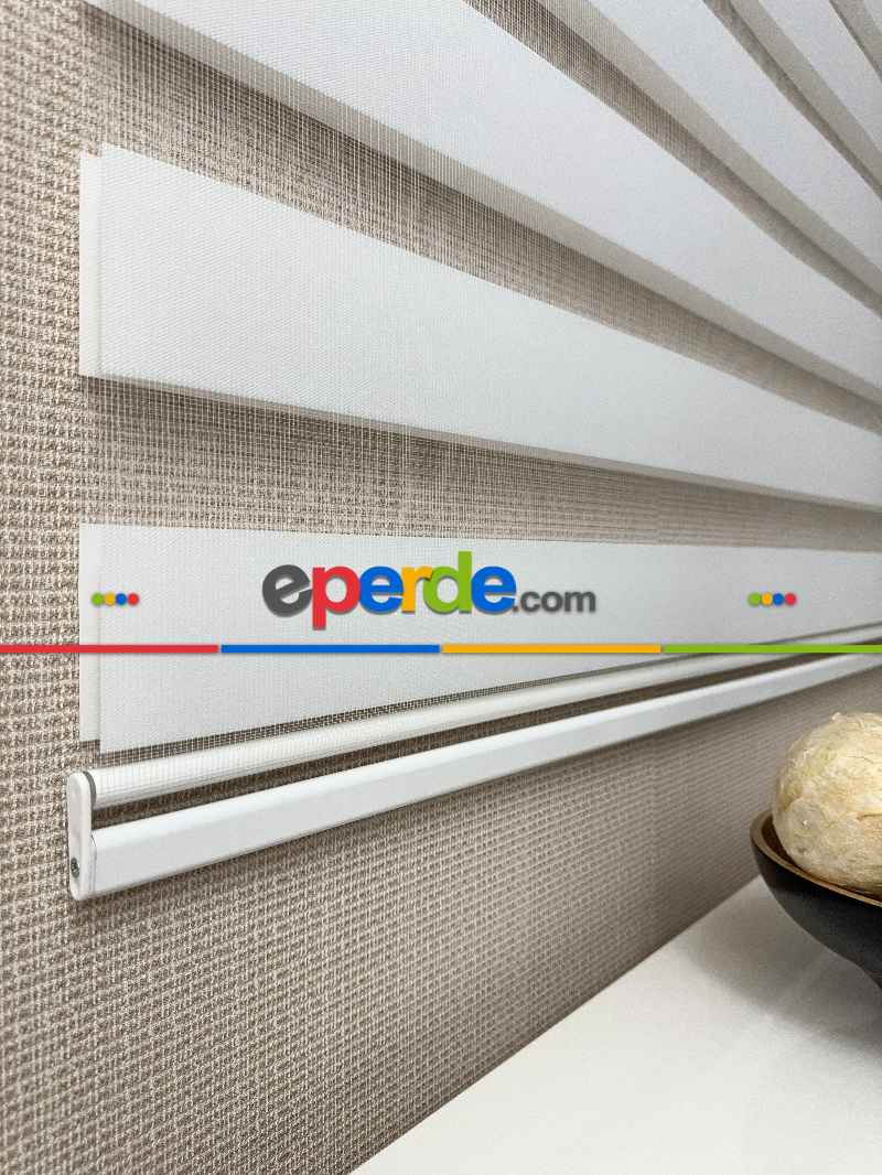 Salon Ekru Düz Zebra Perde, Standart Metal Kasalı Yüksek Kalite Kornişe Kolay Montaj Seçenekli