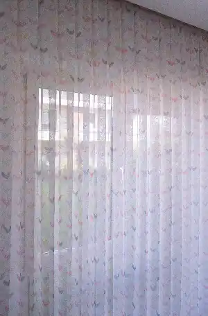 Çocuk Odası - Renkli Kalpler Desenli Keten Zemin Baskılı Tül Perde (( Açıklamayı Okuyunuz ))