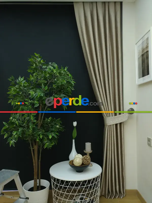 Salon Perdesi - Sütlü Kahve Haşıllı Yüksek Gramajlı Desenli Jakar Fon Perde- Sütlü Kahve