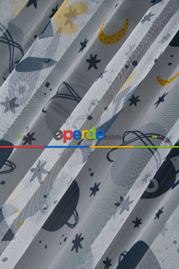 Erkek Çocuk Odası Tül Perde - Petek Zemin Gri Ve Sarı Renkli Gezegenler Desenli Grek Baskılı Tül Perde