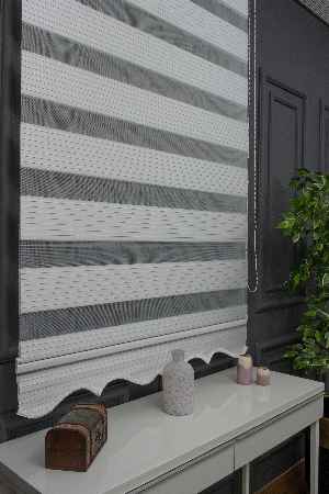 Zebra Perde - Beyaz Gümüş Simli Geniş Pileli Zebra Perde