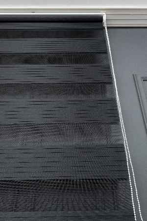 Oturma Odası - Siyah Zebra Perde - Geniş Pileli Zebra Perde