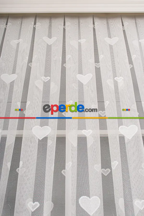 Bebek Odası -  Çocuk Odası Kalp Desenli Örme Tül Perde
