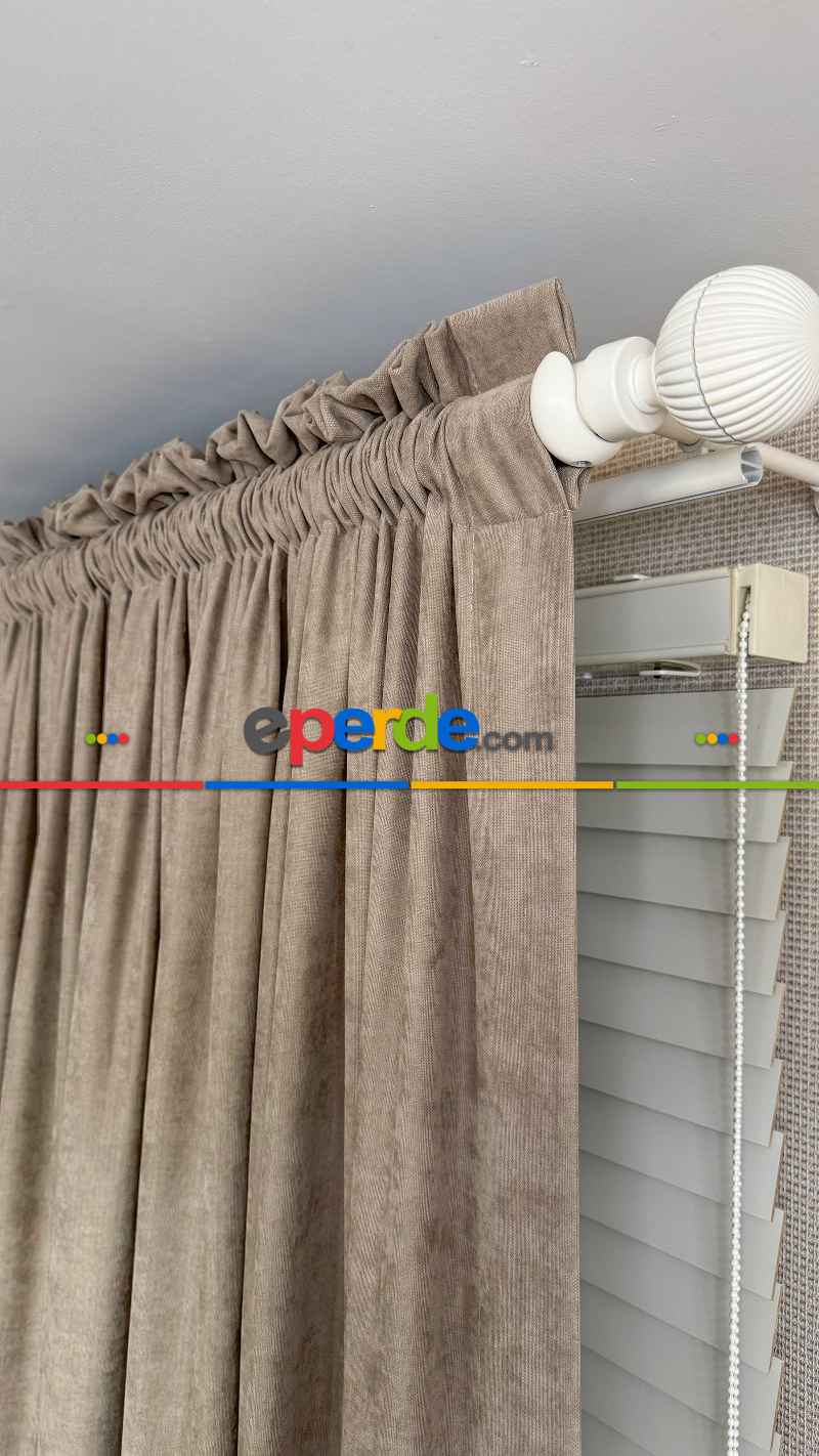 Siyah Ve Bej Rengi Kombinli Fon Perde, İki Kumaş Bordür İle Birleştirilmiştir, Özel Tasarımdır.