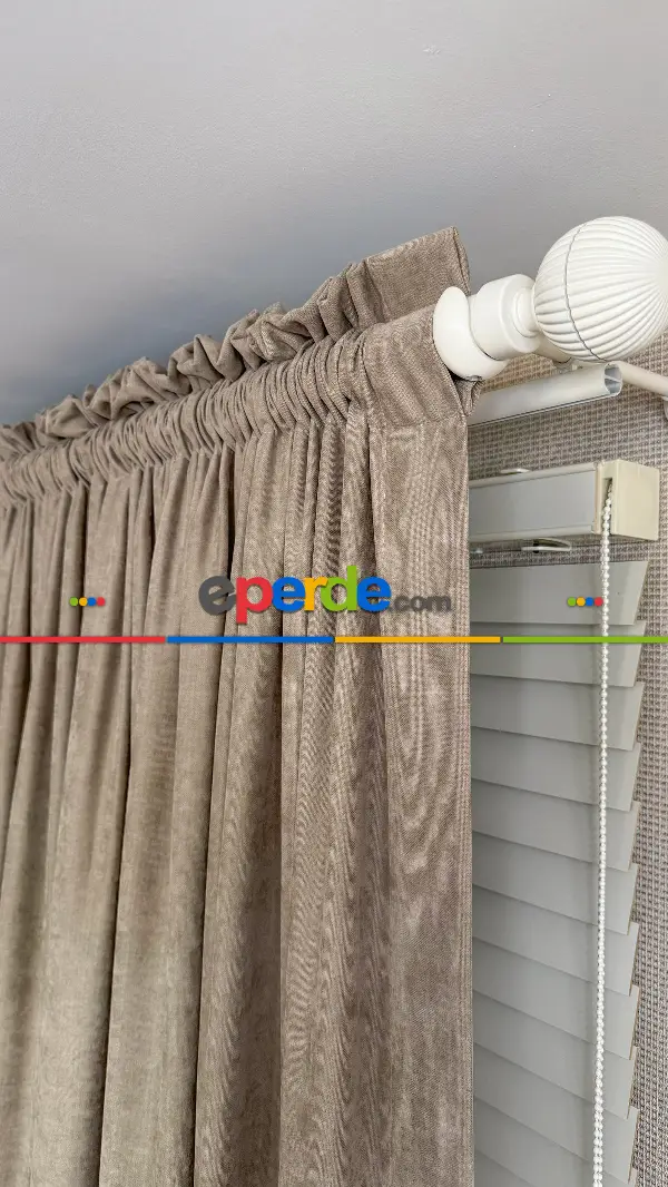 Siyah Ve Bej Rengi Kombinli Fon Perde, İki Kumaş Bordür İle Birleştirilmiştir, Özel Tasarımdır.