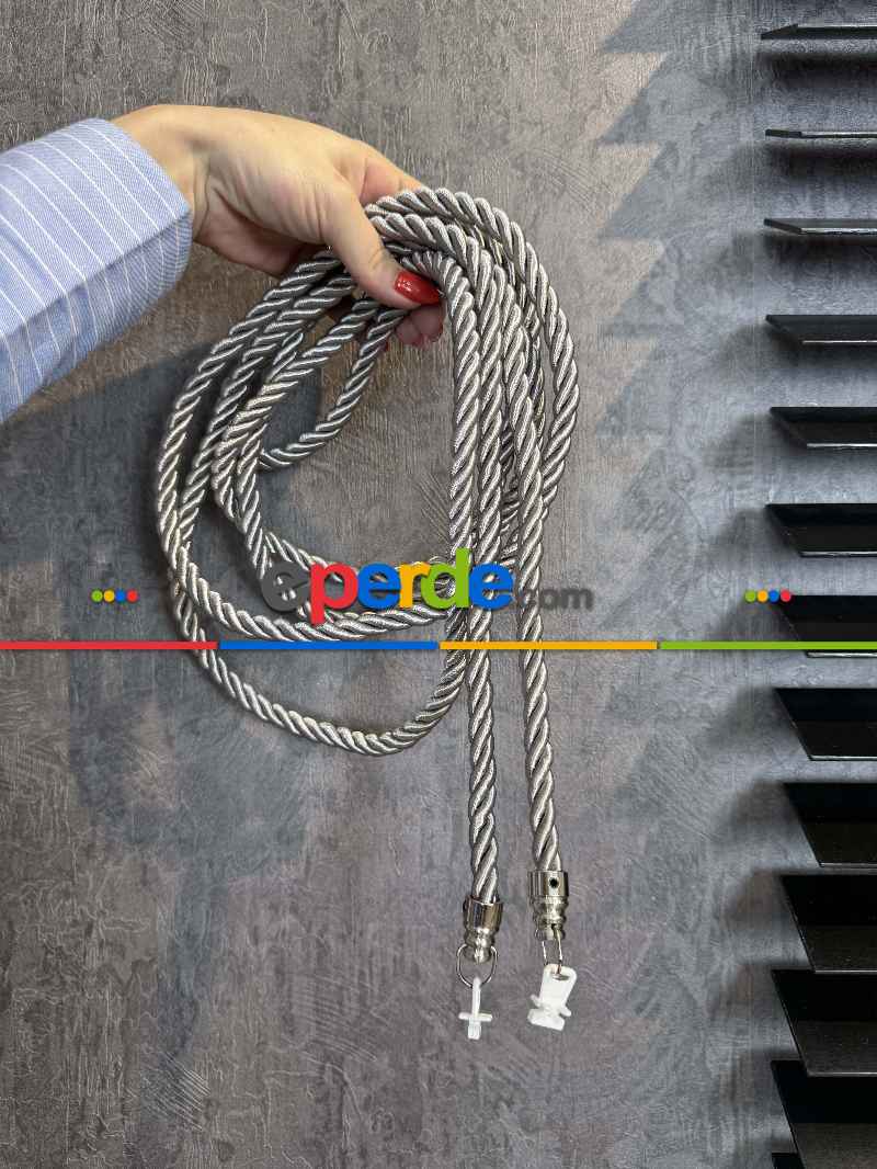 Gri Tül Perde Ve Fon Perde Kordon Toplama