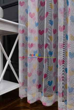 Hazır Ölçülü Petek Zemin Pembe Sarı Ve Mavi Renkli Kalpler Desenli Grek Baskılı Tül Perde