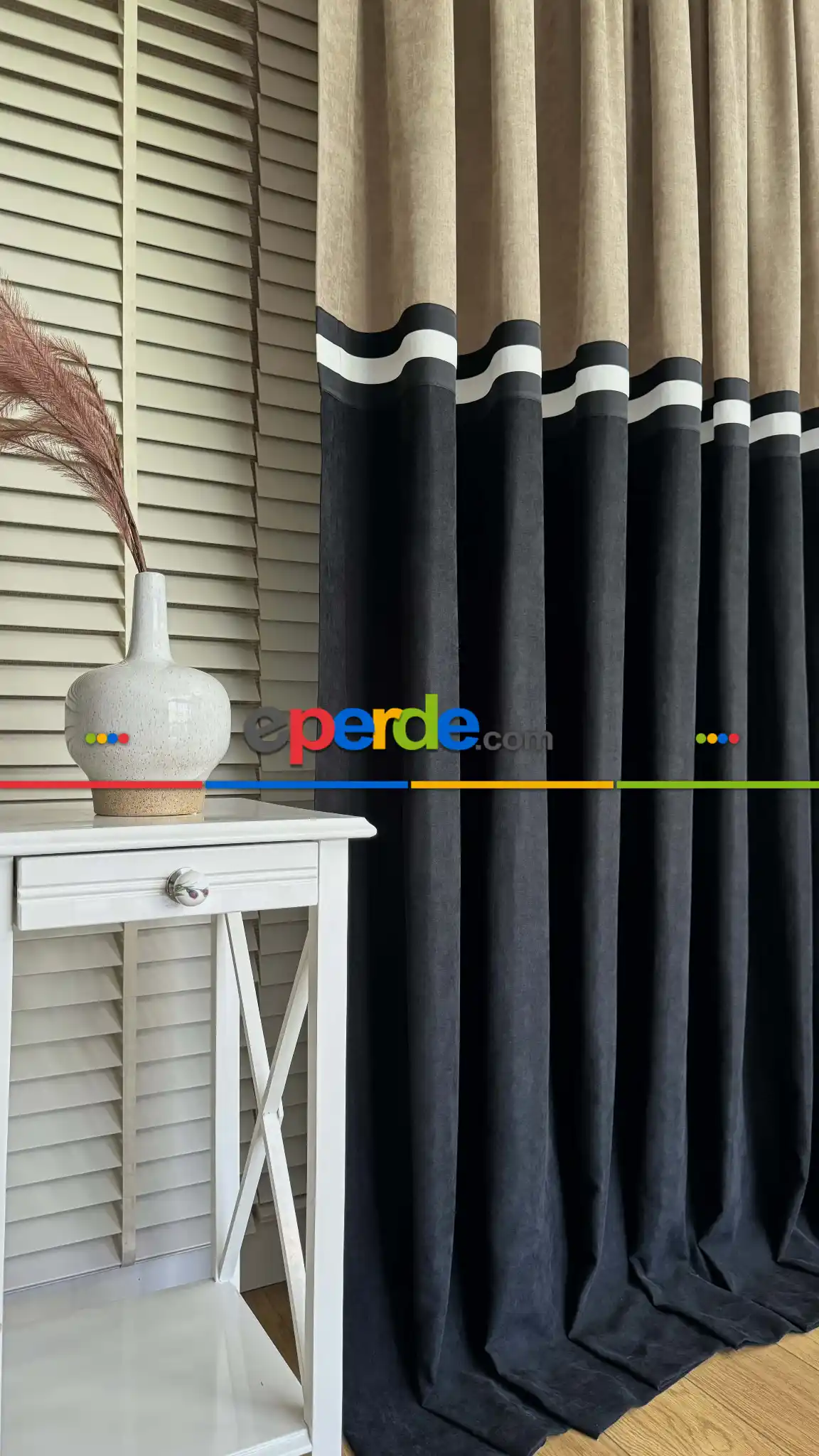 Siyah Ve Bej Rengi Kombinli Fon Perde, İki Kumaş Bordür İle Birleştirilmiştir, Özel Tasarımdır.