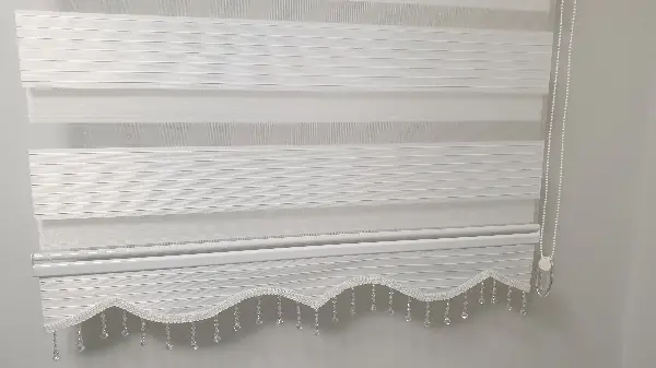 Brillant Kristal Boncuklu Zebra Perde- Beyaz-krem