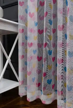 Bebek Odası -  Petek Zemin Pembe Ve Mavi Renkli Kalpler Desenli Grek Baskılı Tül Perde