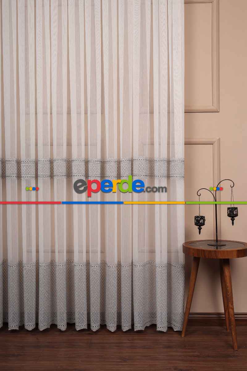 Salon Tül Modelleri - Enine Bantlı Avangart Nakış İşlemeli Tül Perde