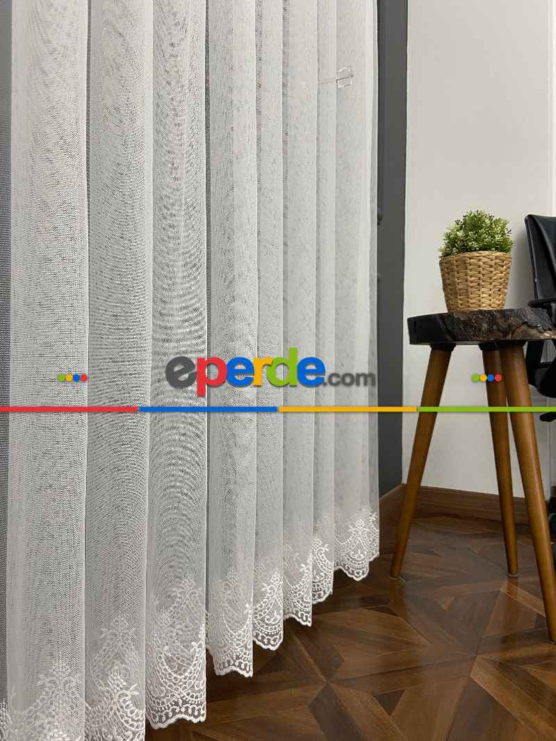 Oturma Odası - Grek Zemin Üzerine Eteği Kabartma Nakış İşlemeli Tül- Ekru