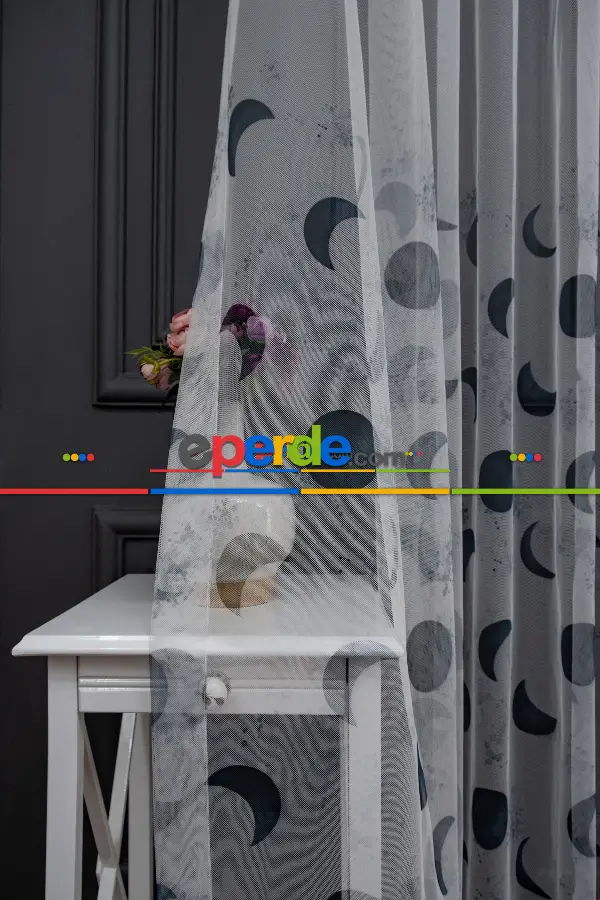 Hazır Ölçülü Petek Zemin Siyah Renkli Gezegenler Desenli Grek Baskılı Tül Perde