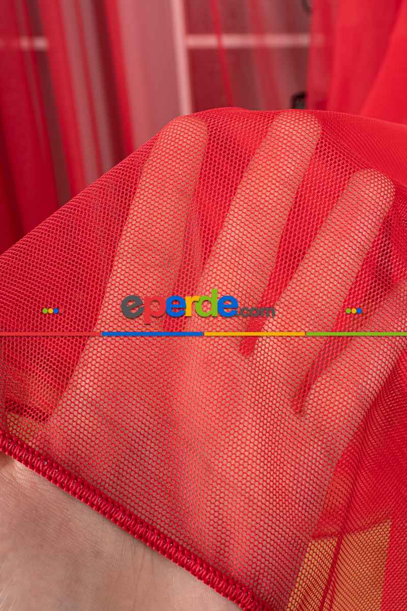 Yatak Odası - Kırmızı Grek Tül Perde Petek Zemin