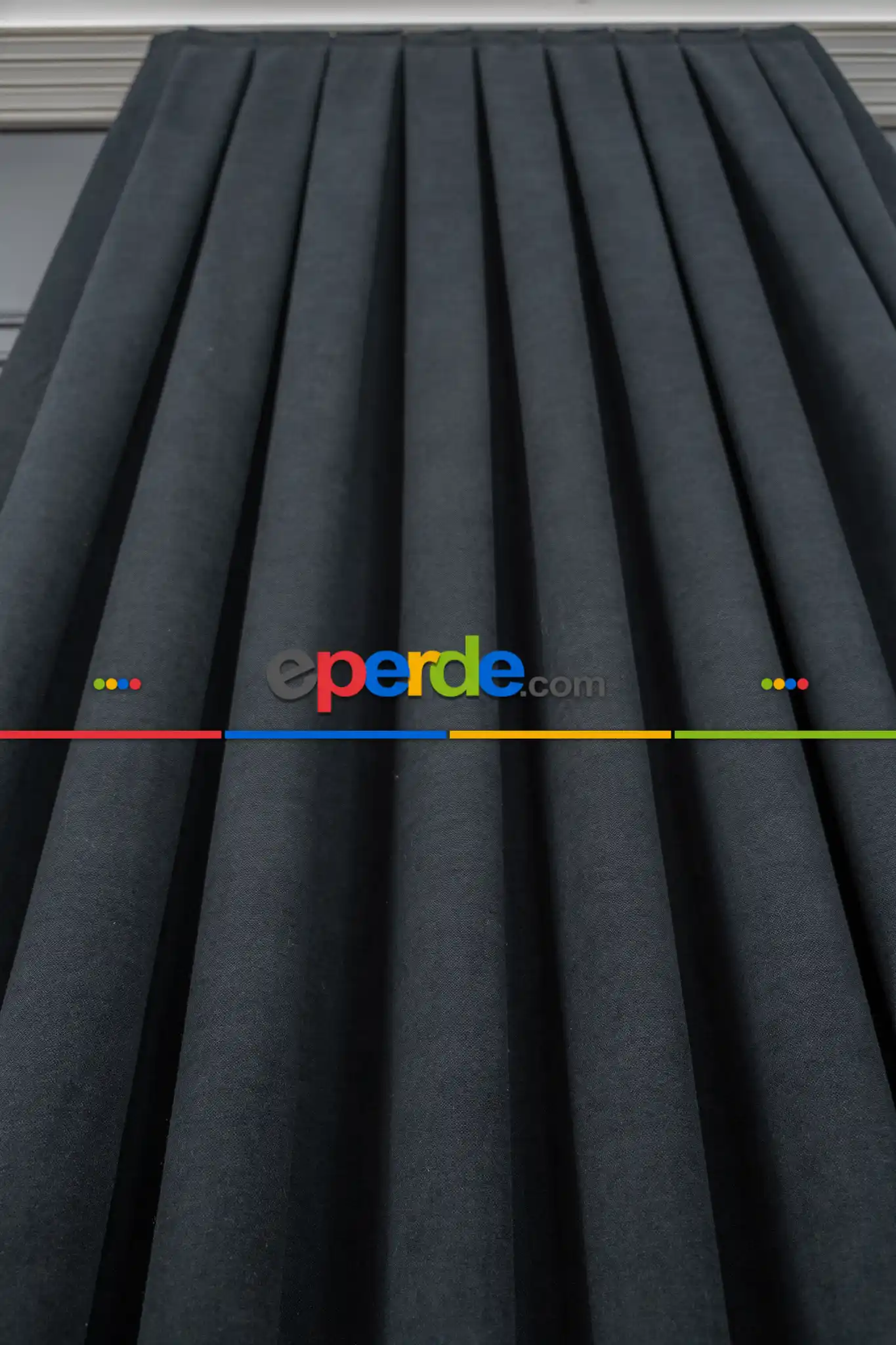 Siyah Düz Fon Perde En Dökümlü Fon Perde