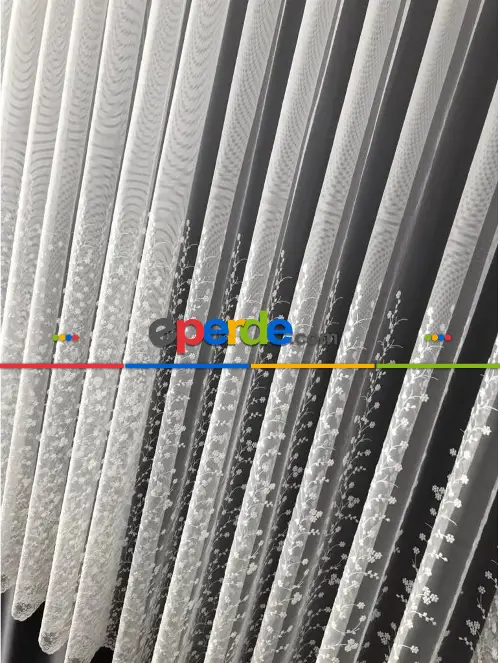 Etek Ucu Minik Papatya Desenli Tül Perde