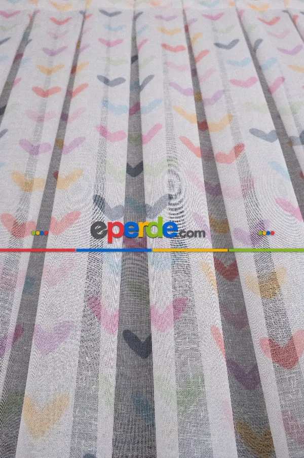 Renkli Kalpler Desenli Keten Zemin Baskılı Tül Perde - Kız Çocuk Odası