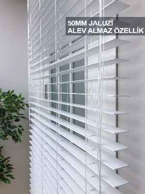 50mm Beyaz Ahşap Efektli Jaluzi Perde Alev Almaz Özellik- Beyaz