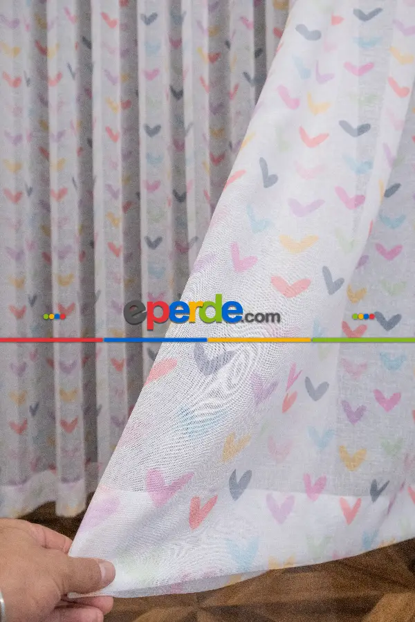 Renkli Kalpler Desenli Keten Zemin Baskılı Tül Perde - Kız Çocuk Odası