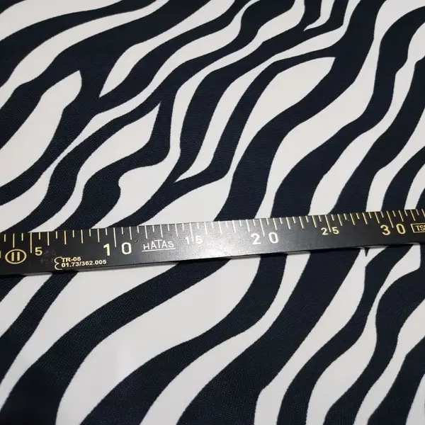 Dalgalı Siyah Desenli Fon Perde Mp103 Kumaşı Kalındır Duck Bezi Değildir- Siyah-Beyaz