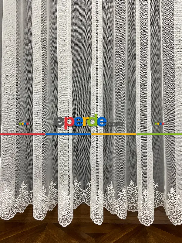 Grek Zemin Üzerine Eteği Kabartma Nakış İşlemeli Tül- Ekru