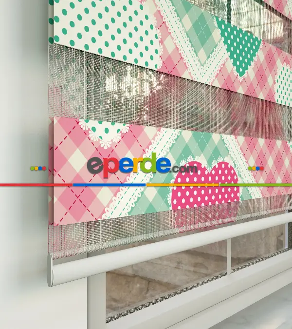 Kalp Desenli Baskılı Zebra Perde- Çok Renkli