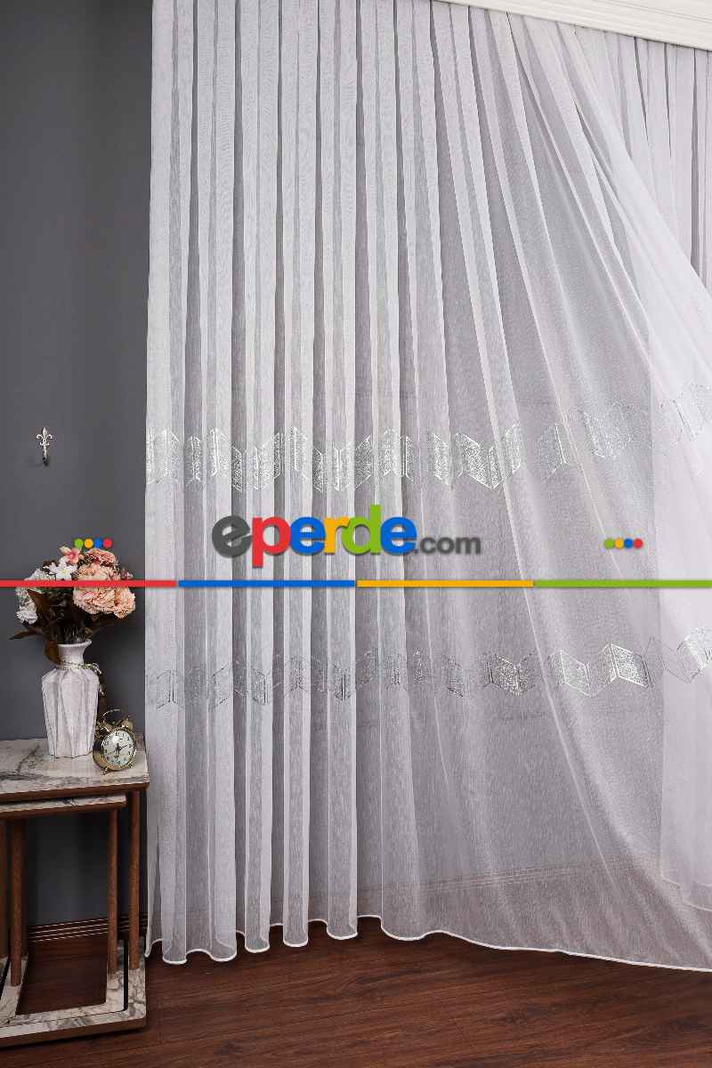 Yatak Odası - Enine Bantlı Ekru-gümüş Tt Zemin Tül Perde