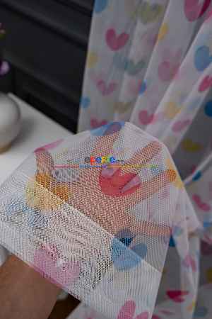 Hazır Ölçülü Petek Zemin Pembe Sarı Ve Mavi Renkli Kalpler Desenli Grek Baskılı Tül Perde