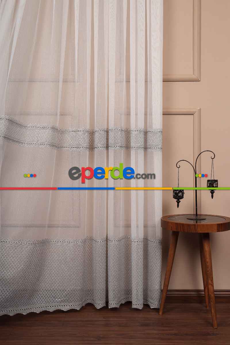 Salon Tül Modelleri - Enine Bantlı Avangart Nakış İşlemeli Tül Perde