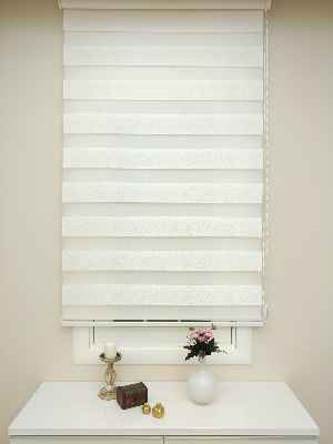 Krem Kabartmalı Jakarlı Zebra Perde Elit Seri 2022 - Krem