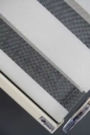 Krem Renk Düz Zebra