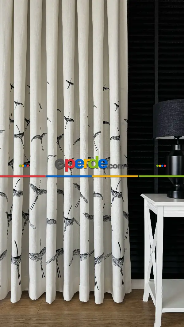 Ekru Siyah Kuş Desenli Nakışlı Keten Fon Perde Premium Kalite Serisidir, Kuş Gözü, Rustik Perde İçin Kapsül Ve Boruya Geçme Dikiş Seçeneği, Amerikan Pile Seçeneği Vardır.