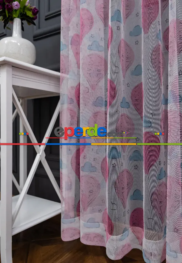 Hazır Ölçülü Petek Zemin Pembe Ve Mavi Renkli Balon Ve Bulut Desenli Grek Baskılı Tül Perde 190cm X 255cm 