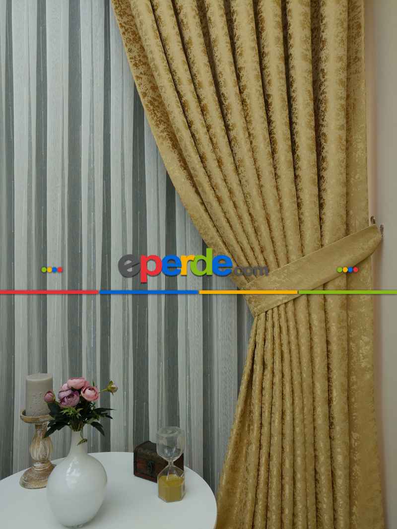 Gold Rengi Kendinden Desenli Jakar Fon Perde (285 En)- Altın Mat