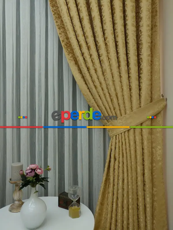 Gold Rengi Kendinden Desenli Jakar Fon Perde (285 En)- Altın Mat