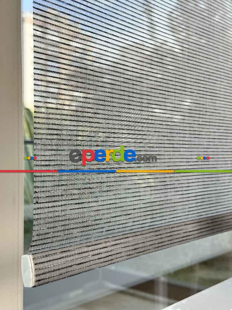 Siyah Çizgili Tül Stor Perde, Standart Metal Kasalı Yüksek Kalite Kornişe Kolay Montaj Seçenekli