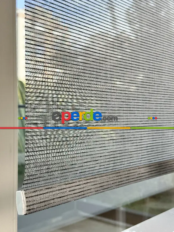 Salon Siyah Çizgili Tül Stor Perde, Standart Metal Kasalı Yüksek Kalite Kornişe Kolay Montaj Seçenekli