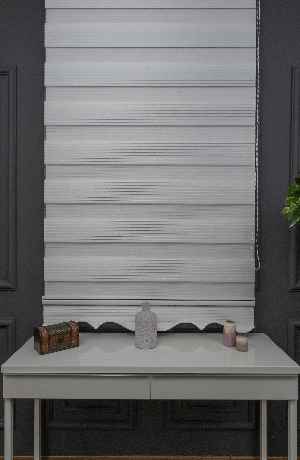 Zebra Perde - Beyaz Gümüş Simli Geniş Pileli Zebra Perde