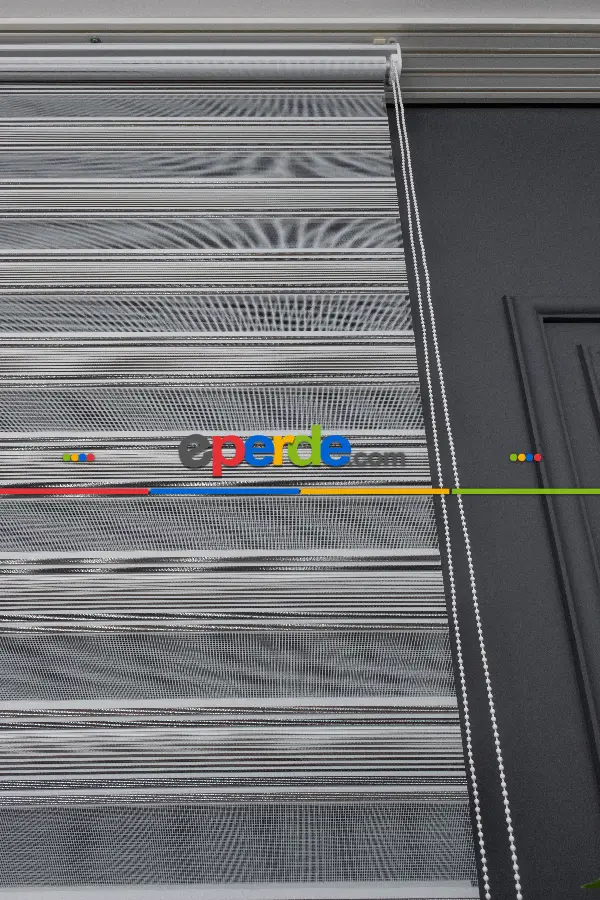 Zebra Perde - Yarım Pilise - Gümüş Simli Renk Geçişli Zebra Perde