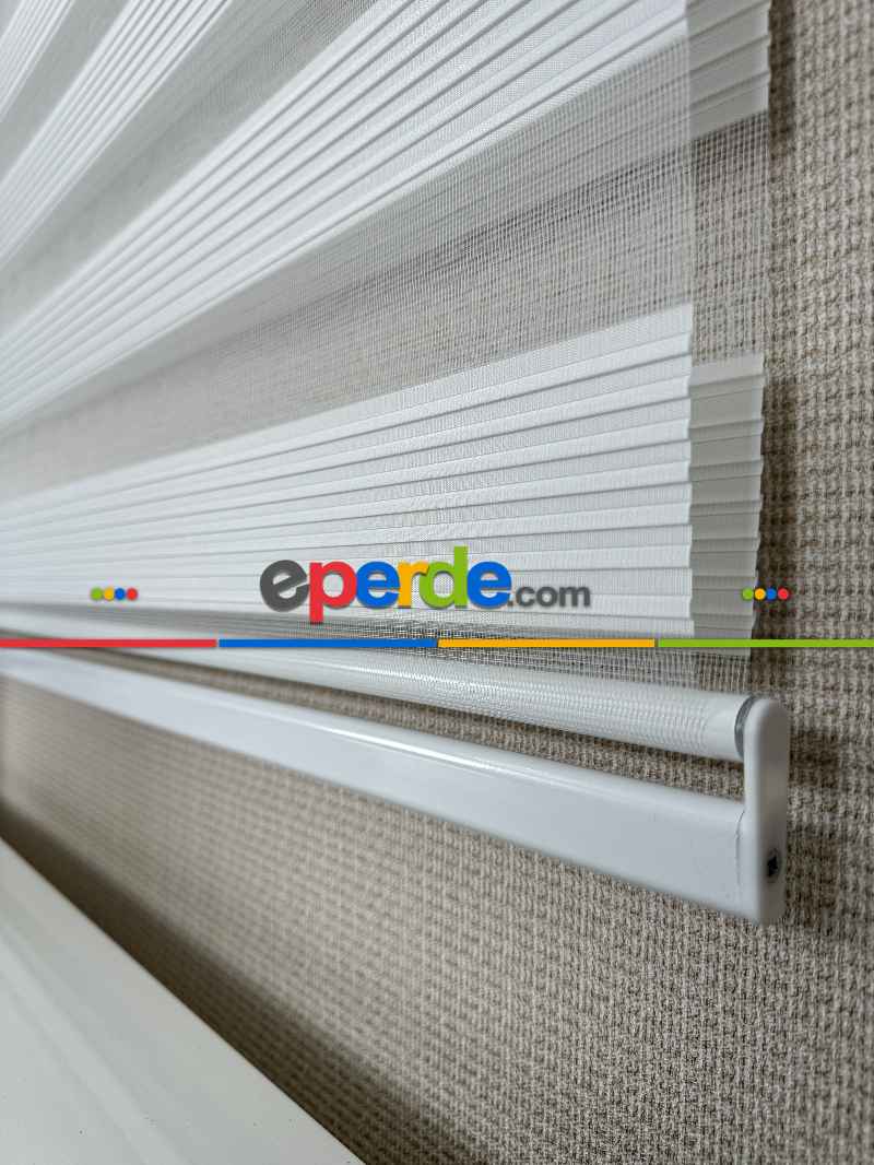 Yatak Odası Ekru Pliseli Dar Zebra Perde, Standart Metal Kasalı Yüksek Kalite Kornişe Kolay Montaj Seçenekli