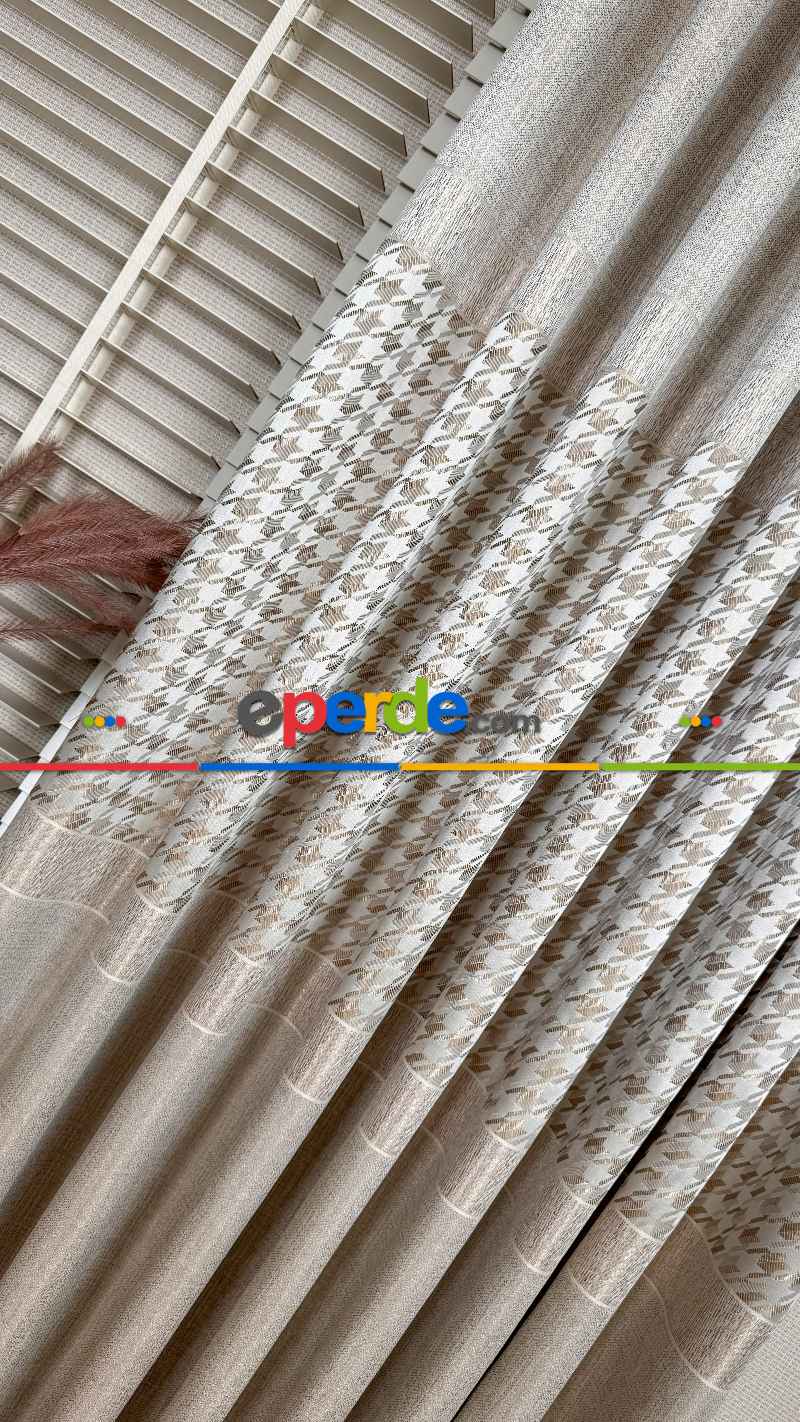 Krem Altın Fon Perde, Pano Model, Orta Pano Kazayağı Desenli, Jakar Dokuma.