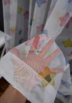 Hazır Ölçülü Petek Zemin Pembe Mavi Ve Sarı Renkli Yıldız Desenli Grek Baskılı Tül Perde