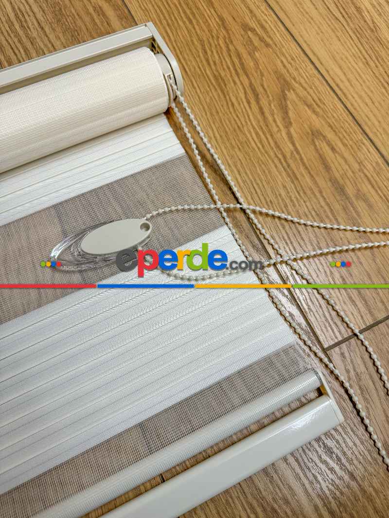 Salon Zebra Perde - Krem Rengi Yüksek Kalite Pliseli Zebra - Kornişe Kolay Montaj Ayağı Seçenekli - Standart Metal Kasalı - Açıklamada Videosu Vardır.