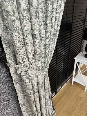 Patinedesenli Bej Yeşil Desenli Jakar Fon Perde (285 En)- Yeşil