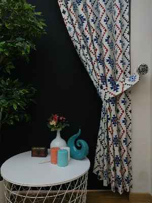 Geometrik Desenli Fon Perde ( Leke Tutmaz )- Siyah-mavi-kırmızı