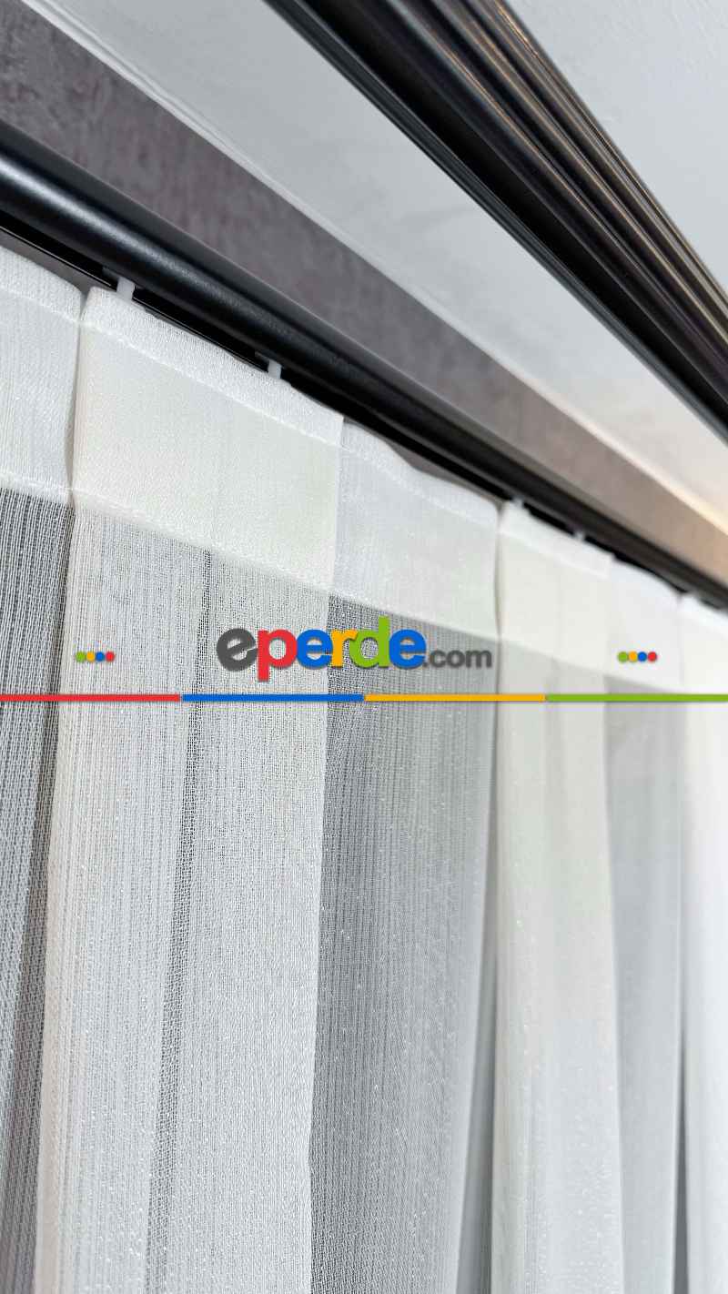 Oturma Odası - Brillant Ekru Hafif Simli Çizgili Seyrek Pile Tül Perde