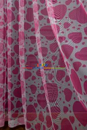 Hazır Ölçülü Petek Zemin Pembe Renkli Kalpler Desenli Grek Baskılı Tül Perde