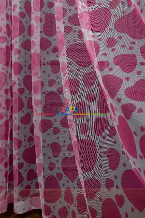 Hazır Ölçülü Petek Zemin Pembe Renkli Kalpler Desenli Grek Baskılı Tül Perde