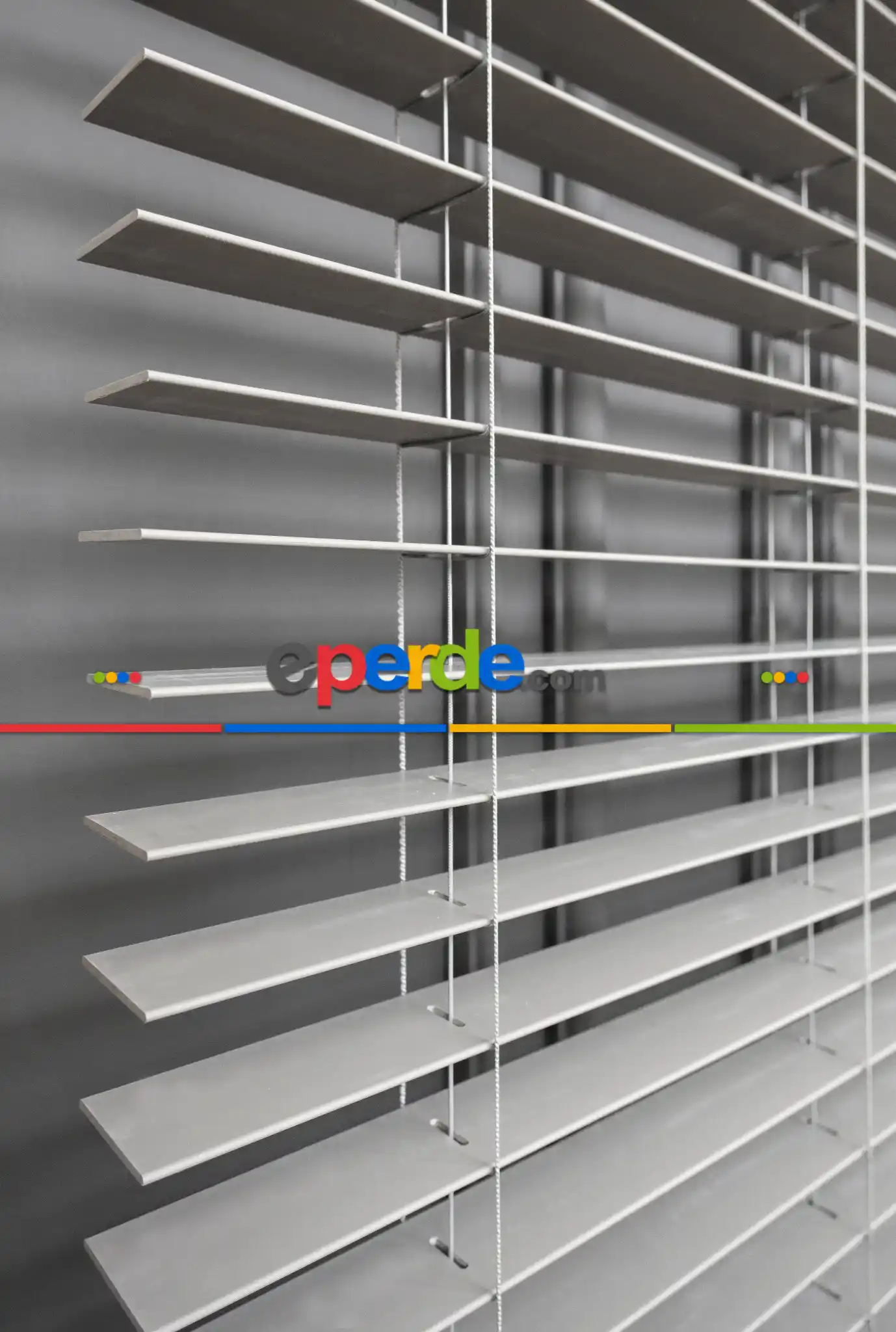 2025 Sezonu - Ahşap Görünümlü 50 Mm - Gri Jaluzi Perde - Alev Almaz - Sudan Etkilenmez