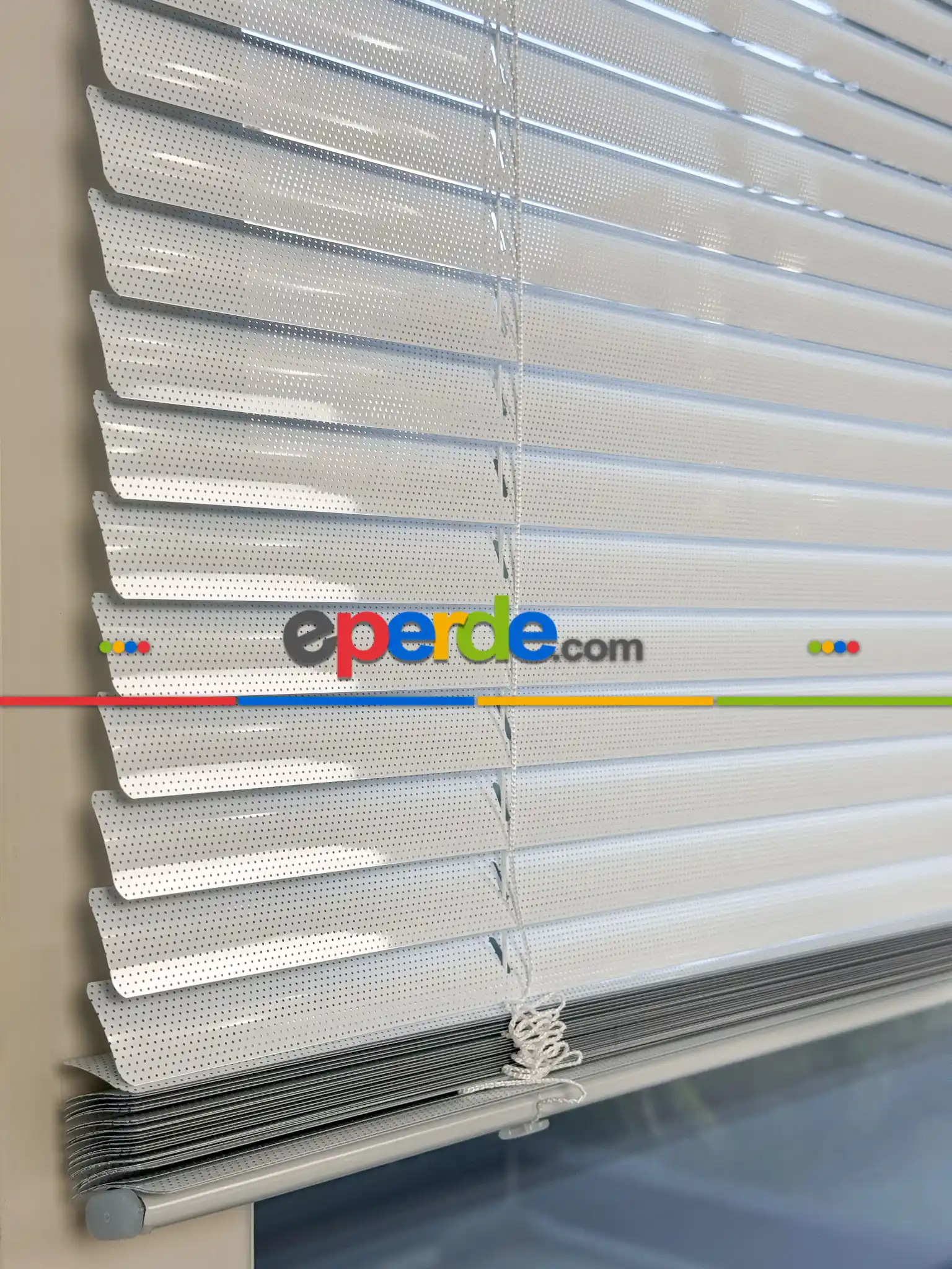 Beyaz Perfore (delikli) Alüminyum Jaluzi Perde - 25mm
